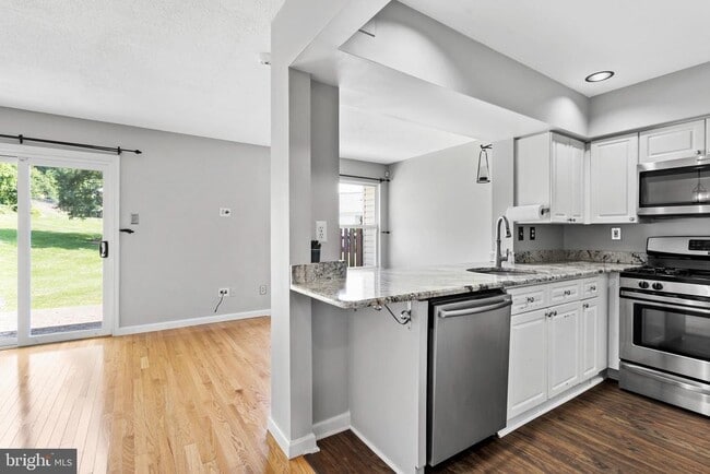 Building Photo - 4650 Louise St Claire Dr