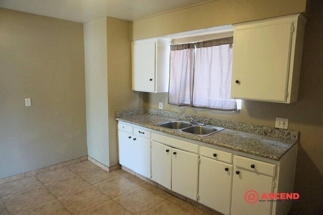 Building Photo - 209 E Harding Ave