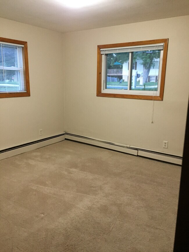 Bedroom 1 - 122 State St