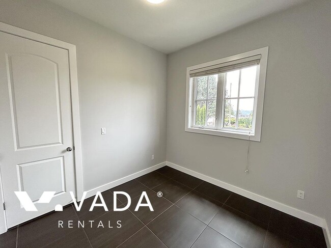 Building Photo - 6579 Sumas Dr