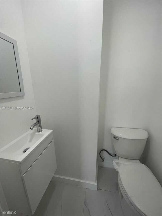 Foto del edificio - 3 br, 1.5 bath House - 785 81st St Apt 3