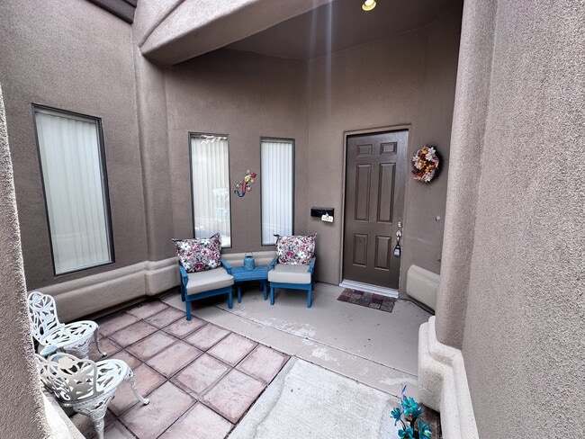Building Photo - 2836 Esmerelda Dr