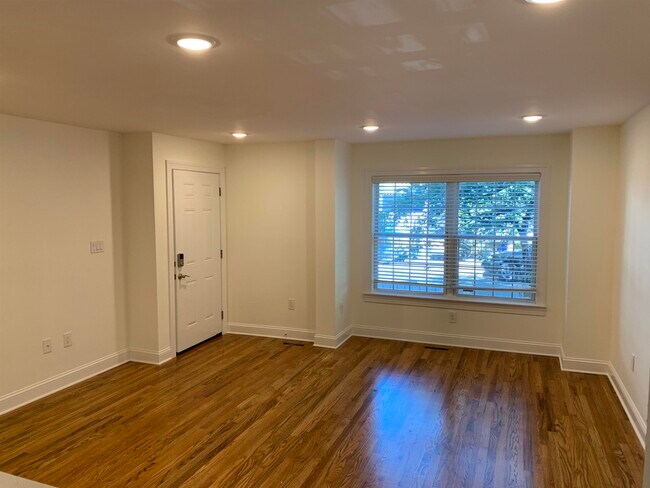 Building Photo - 224 Whiton St