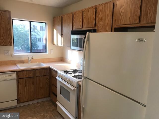 Foto del edificio - 9238 Jamison Ave