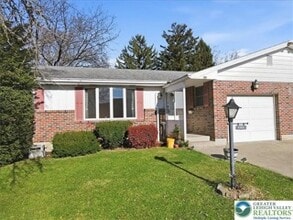 Building Photo - 141 E Lynnwood St