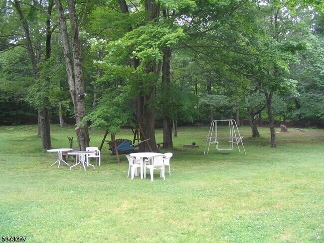Foto del edificio - 860 Burnt Meadow Rd