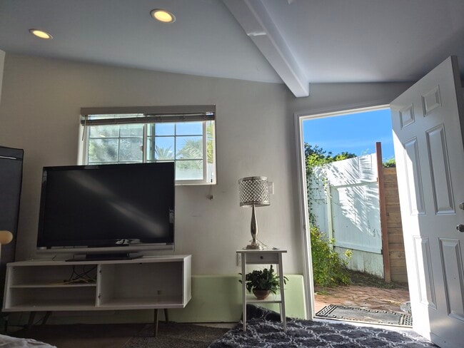 Foto del edificio - 2141 Torrey Pines Rd