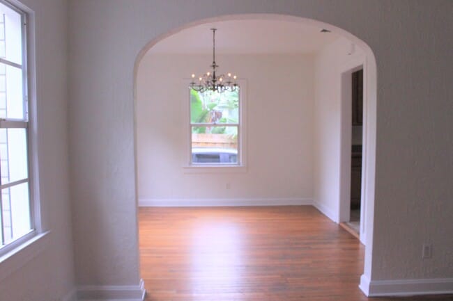 Building Photo - 1411 E Kaley St