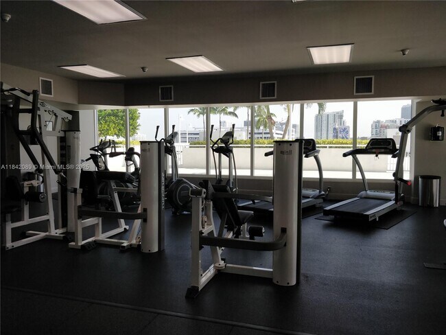 Foto del edificio - 275 NE 18th St