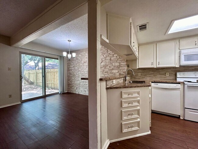 Building Photo - 3617 Summit Bend