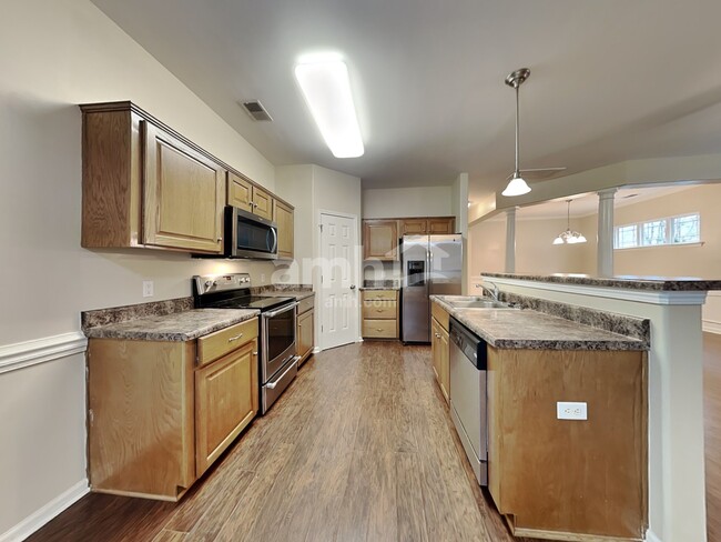 Building Photo - 75 Summer Hill Way