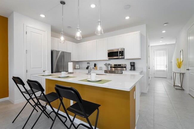 Building Photo - 690 Longboat Dr