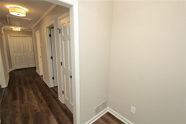 Foto del edificio - 1840 Cooper Lake Rd SE
