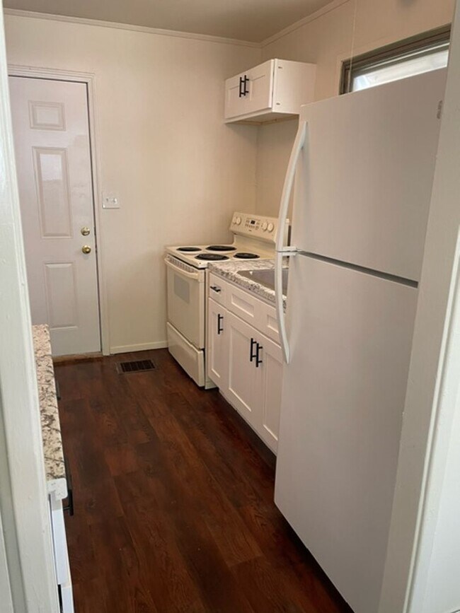 Foto del edificio - Charming 2-Bedroom Home in Prime Milwaukee...