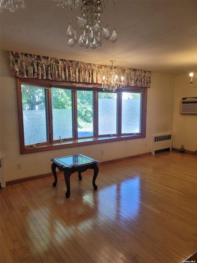 Primary Photo - 268 Schenck Ave