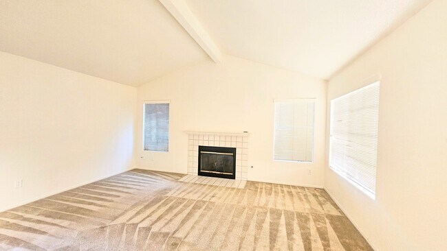 Building Photo - Gorgeous Single Story Home- Huge Back Yard...