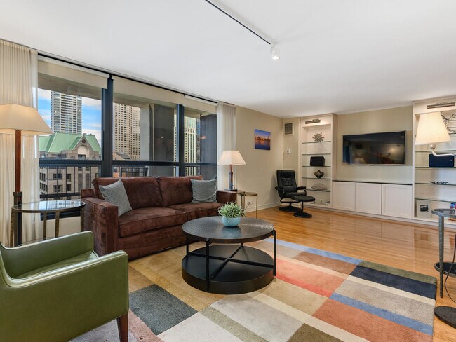 Foto del edificio - 1030 N State St