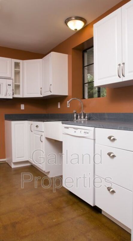 Primary Photo - 302 Mountain Ave SW