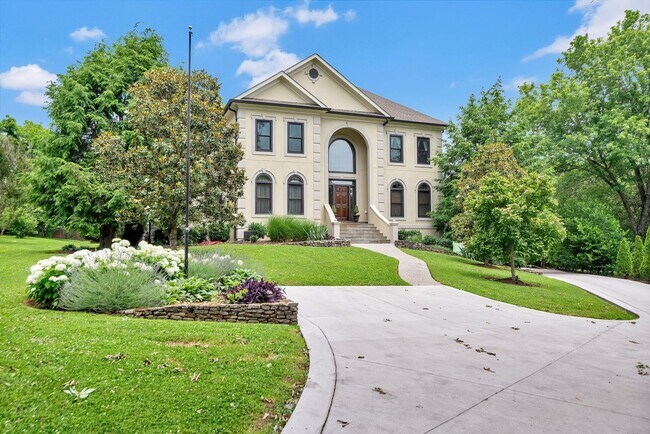 Building Photo - Stunning Fully Furnished 4BE/3.5BA home in...