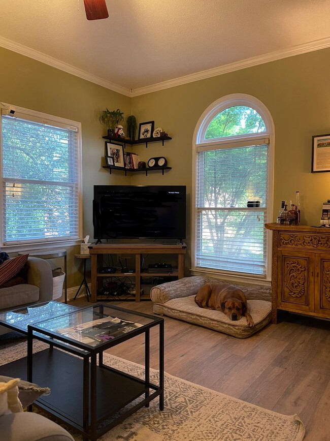Den - 385 Old Epps Bridge Road