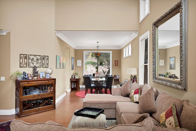 Foto del edificio - Incredible 5BR/3BA Sorrento Valley Propert...