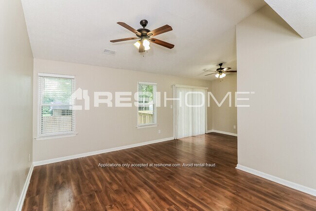 Building Photo - 1381 Ling Dr