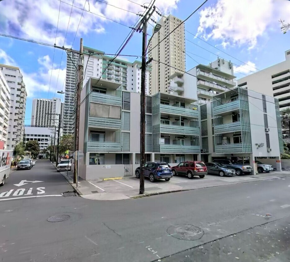 Foto principal - 1 BLOCK FROM WAIKIKI BEACH | 1 Bedroom | 1...
