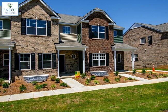 Building Photo - Tri-Level Townhome in Highland Creek Area