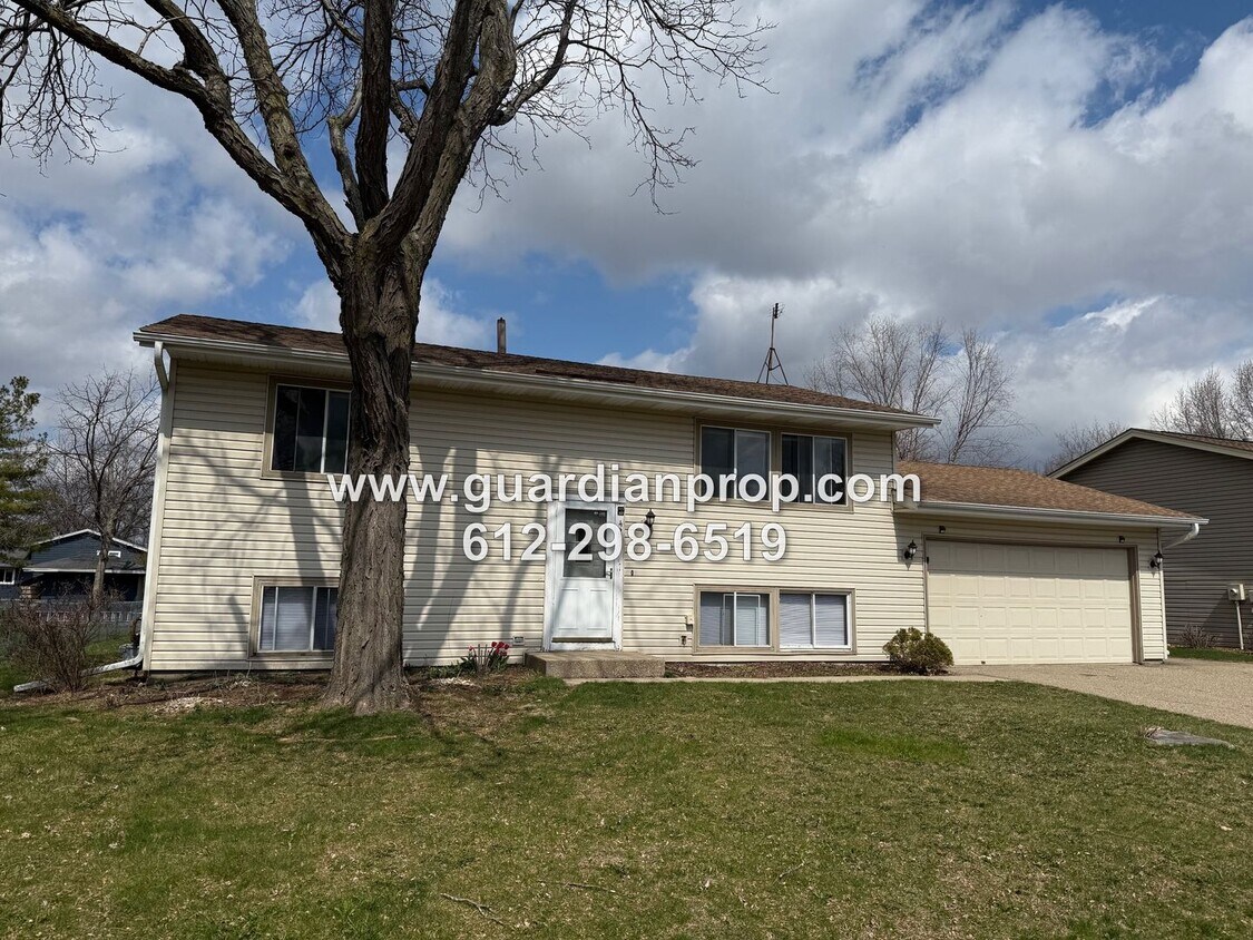 Foto principal - Eagan House Available Now, Open Floor Plan...