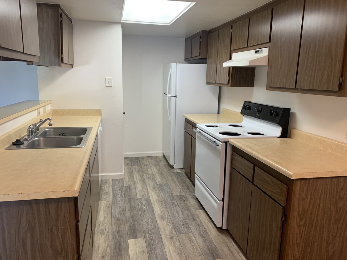 Galley kitchen - 861 July Way