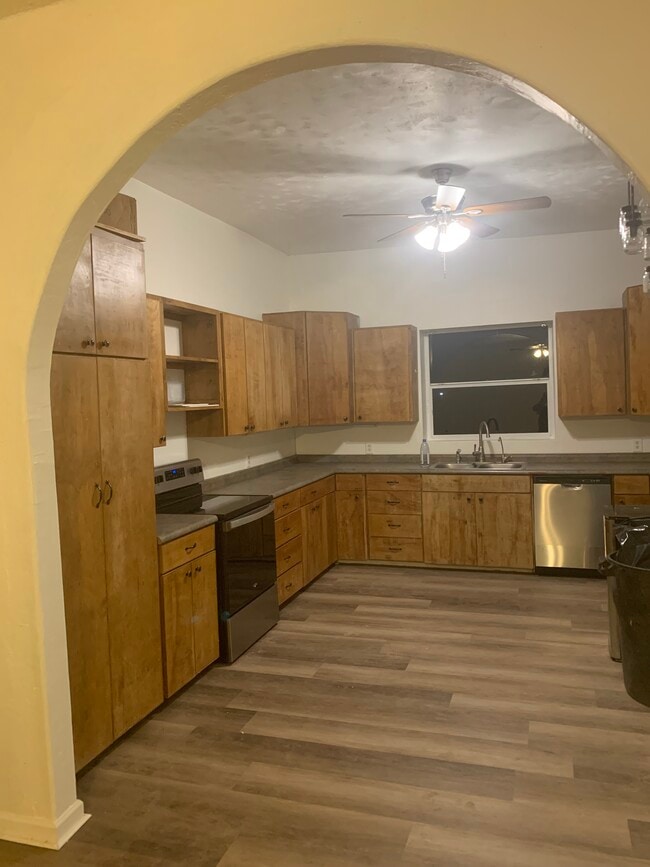 Kitchen - 2285 S Bowie Ave