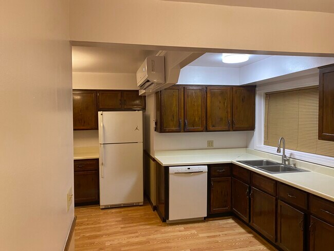 Building Photo - 1425 Manville Rd