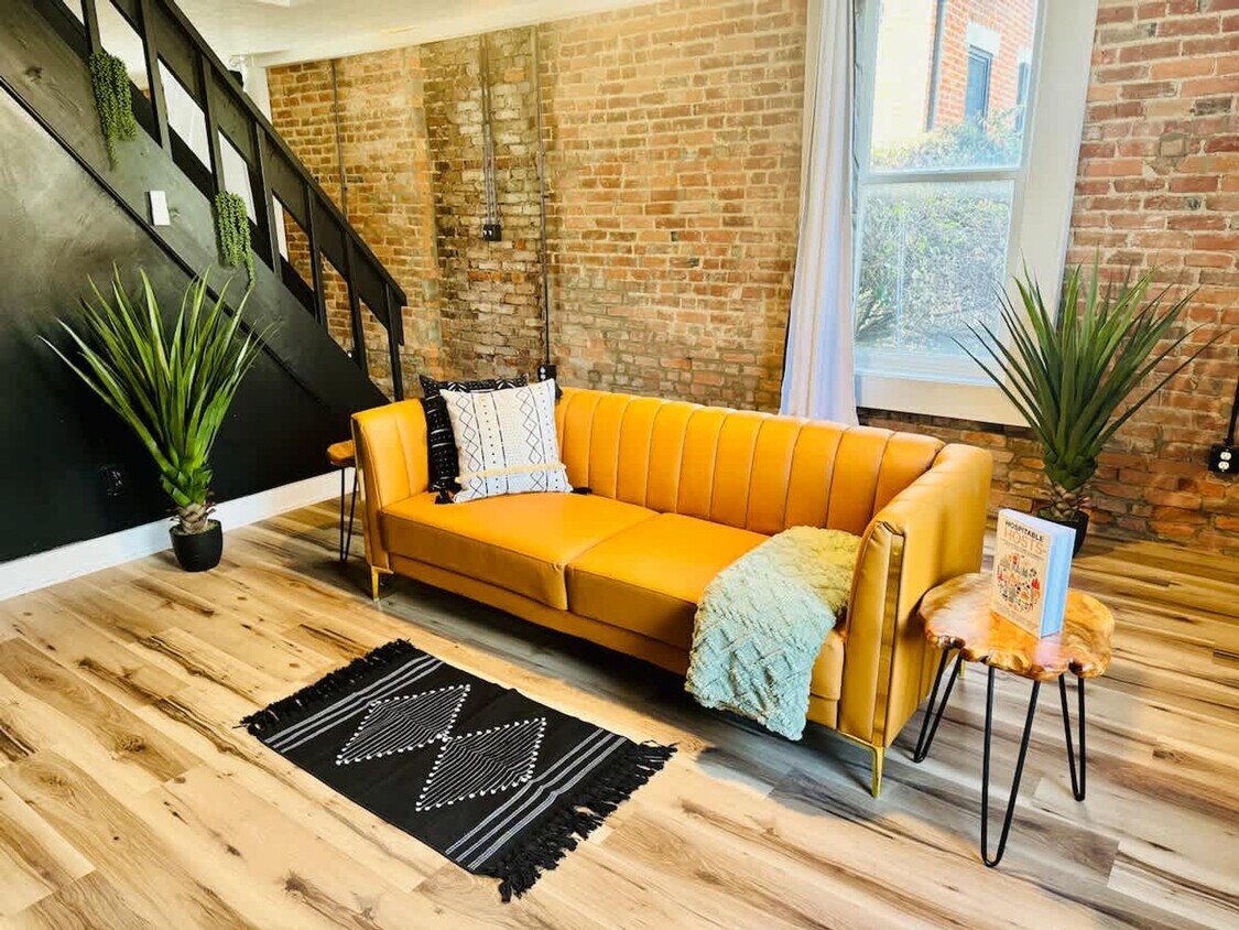 Foto principal - 63 E Russell St