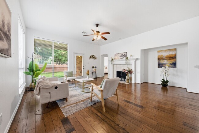 Foto del edificio - 4303 Wellington Grove Ln
