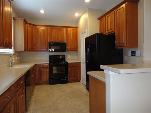 Foto del edificio - 9124 Gablewood Pl