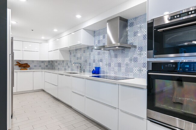 Building Photo - 1155 Hillsboro Mile