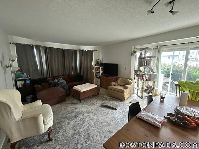 Building Photo - 5 Etna St