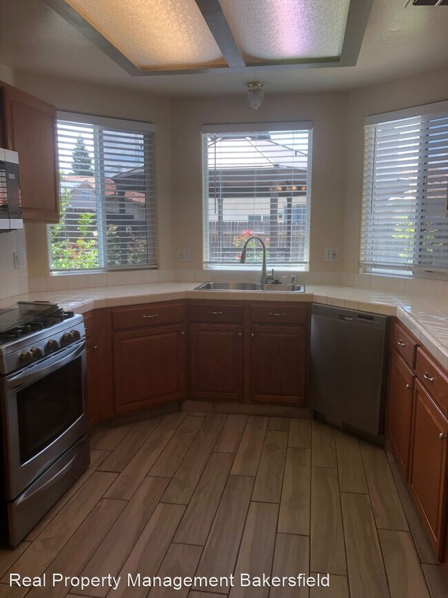 Foto del edificio - 4 br, 3 bath House - 8605 Hoodsport Ave