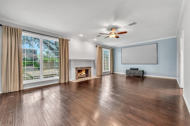 Foto del edificio - 2111 Riverside Dr