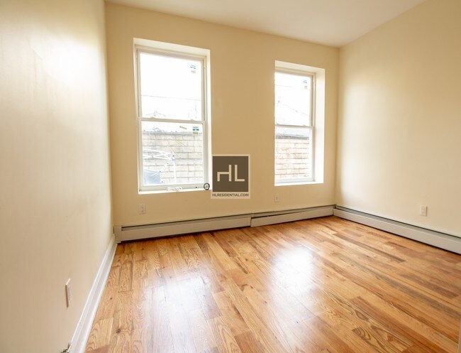 Building Photo - 3 BEDROOM ON NEW JERSEY AVENUE