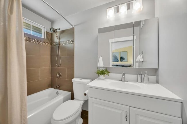 Foto del edificio - 4330 Baywood Way