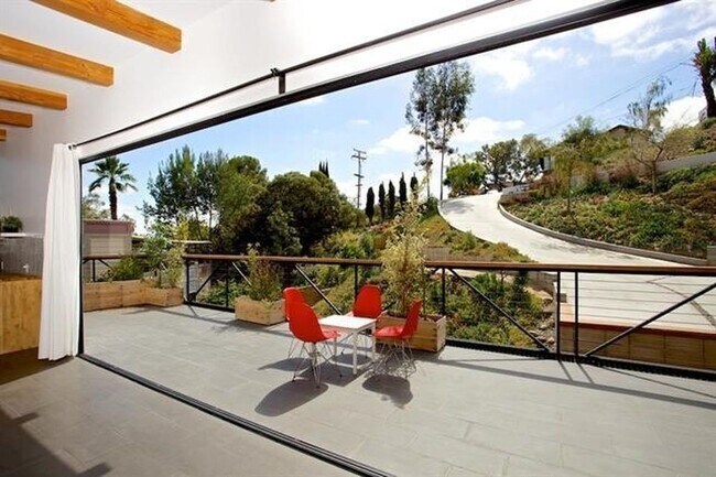 Building Photo - Contemporary, 3 bedroom, 3 bath home is on...