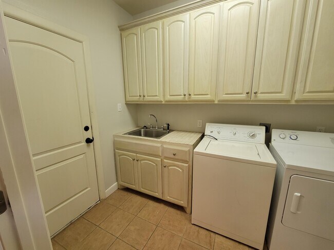 Building Photo - 210 Rio Grande Dr