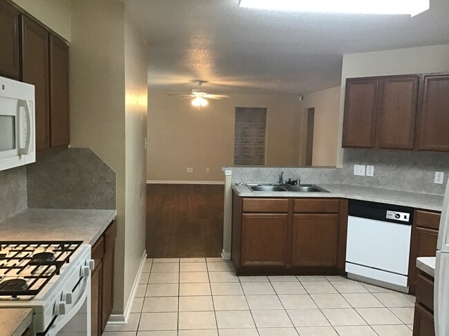 Foto del edificio - 5602 Darby Square Trl