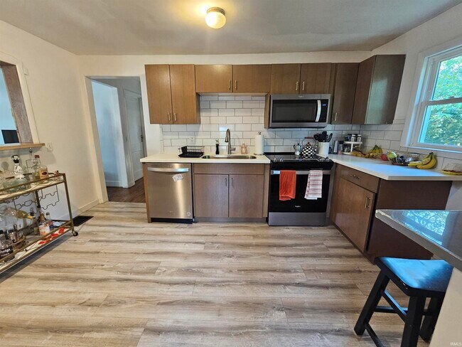 Foto del edificio - 817 N Park Ave