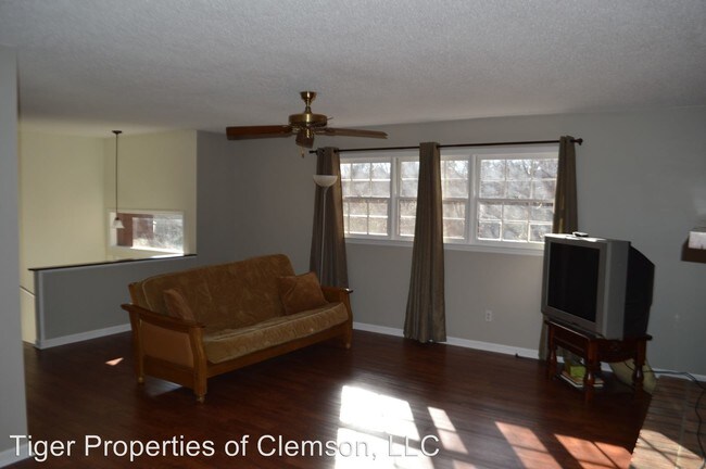 Building Photo - 3 br, 2 bath House - 720 Alpine Dr