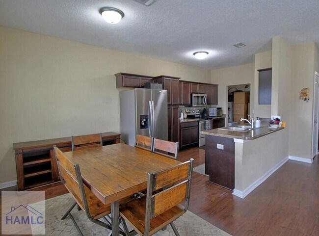 Foto del edificio - 1290 Windrow Dr