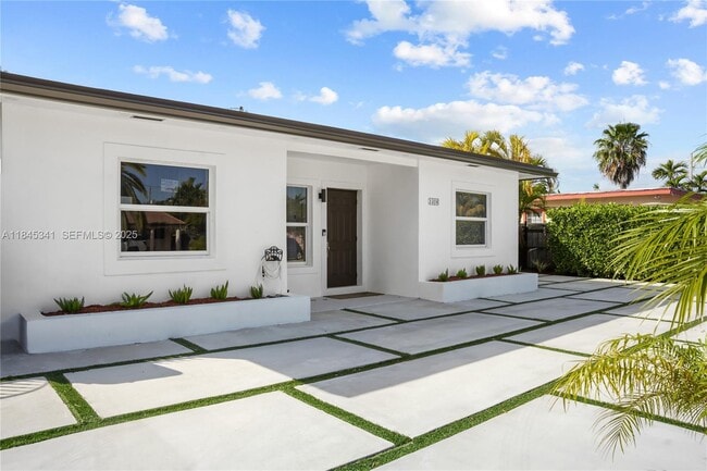 Building Photo - 1310 SW 76th Ave