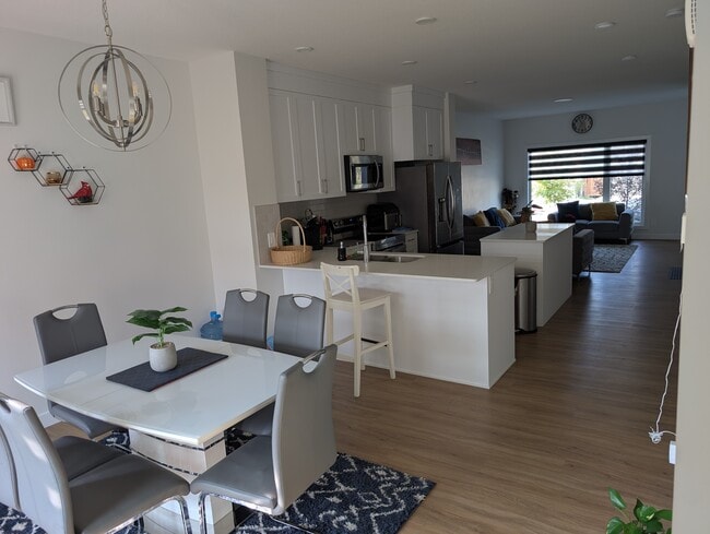 Dining/kitchen - 3743 214 St NW