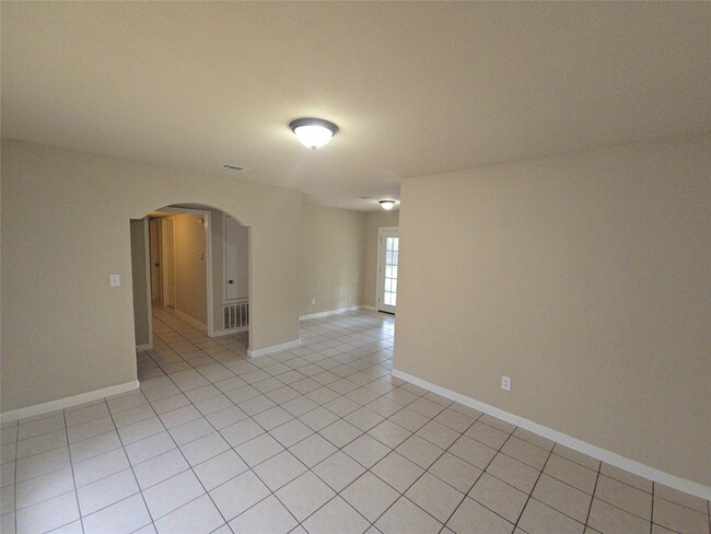 Building Photo - 919 Progreso Dr